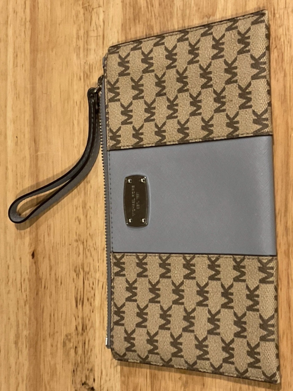 Michael Kors Tan w/Blue Center Stripe Clutch Wristlet Wallet 10x6” EX+